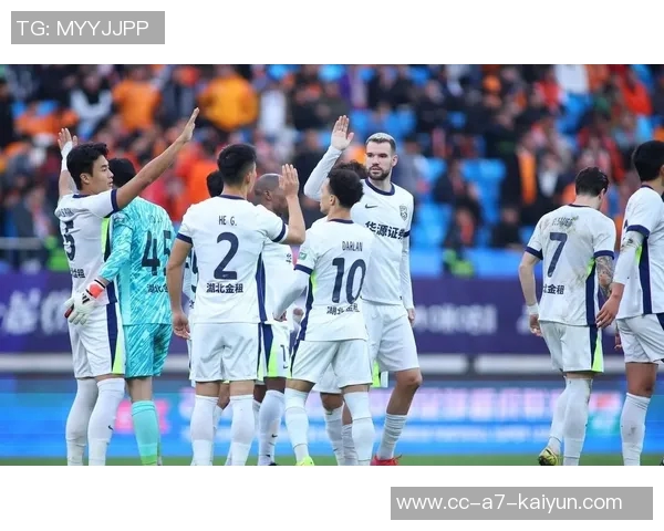 海牛门前连续进攻未果VAR判罚越位导致进球无效引发争议