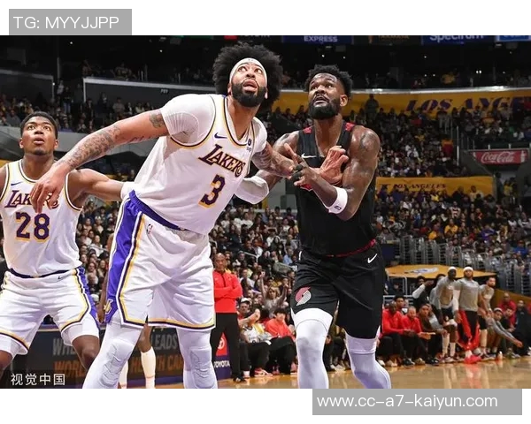 浓眉首节表现惊艳砍下12分3板2帽带领球队取得良好开局